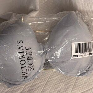 New with tag VS 34DD Lightly lined, Full coverage, t-shirt bra Victoria's